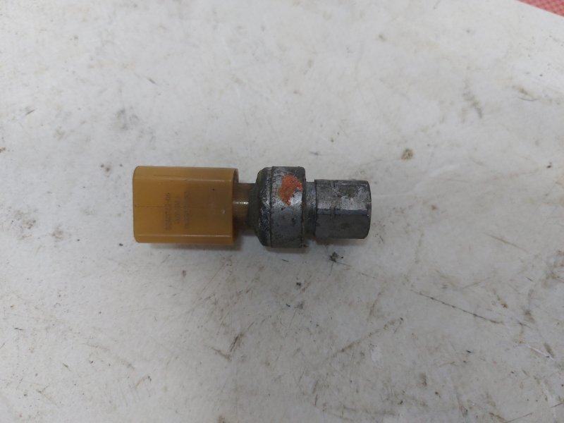 Датчик давления компрессора кондиционера 301 2021 1.6