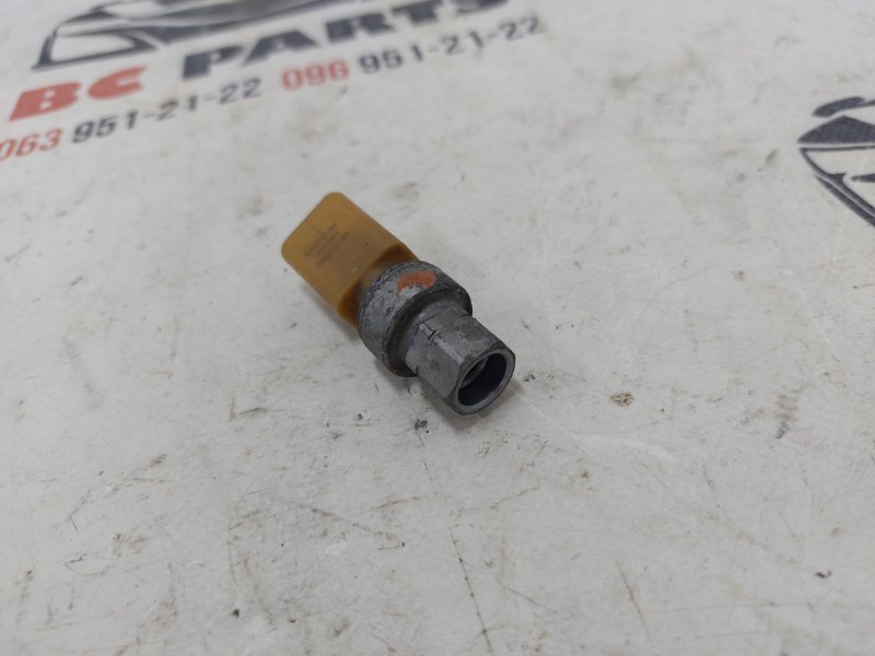 Датчик давления компрессора кондиционера 301 2021 1.6