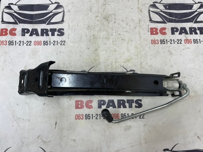 Домкрат Audi A6 2010-2018 C7 2.0 5N0011031D Б/У
