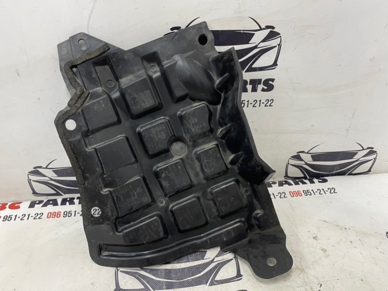 Защита приводного ремня передняя правая Nissan Rogue T33 2.5