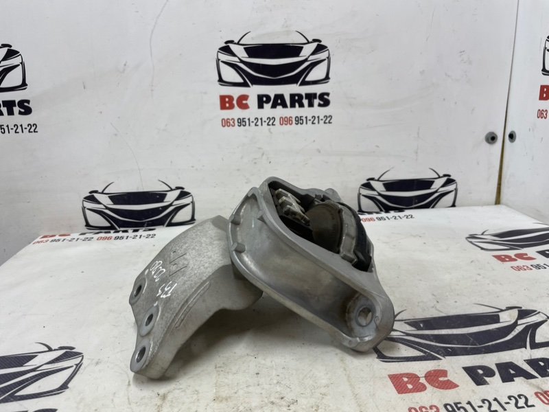 Подушка двигателя передняя правая Nissan Rogue 2021 T33 2.5 11210-6RA0A Б/У