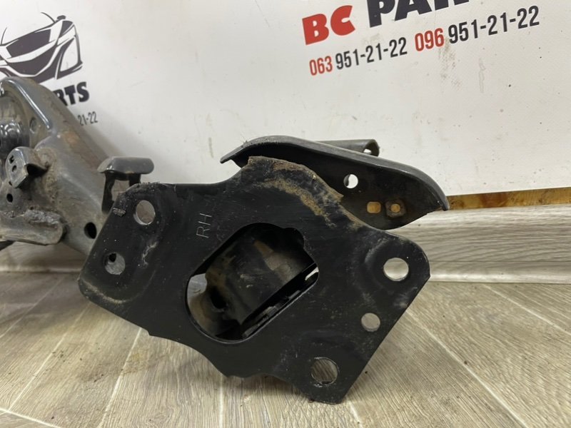 Рычаг подпружинный задний правый Nissan Rogue T32 QR25 2.5