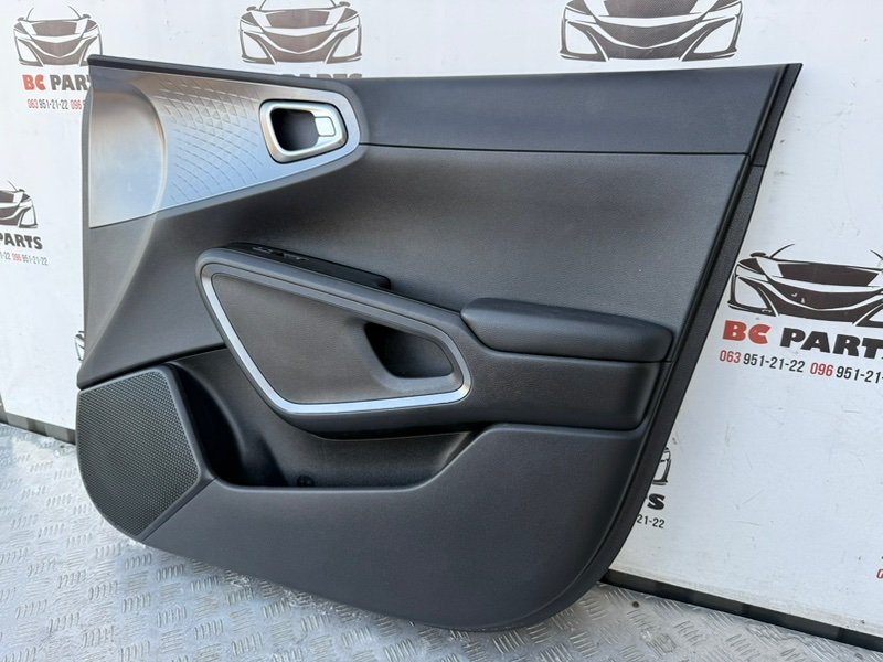 Обшивка боковой двери передняя правая Kia Soul 2.0