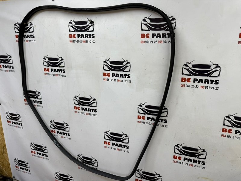 Уплотнитель кузова передний левый Pilot 2019 3.5