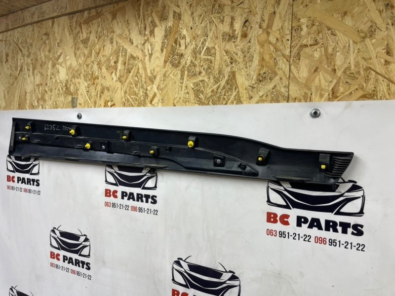 Молдинг двери передний левый Kicks 2022 1.6