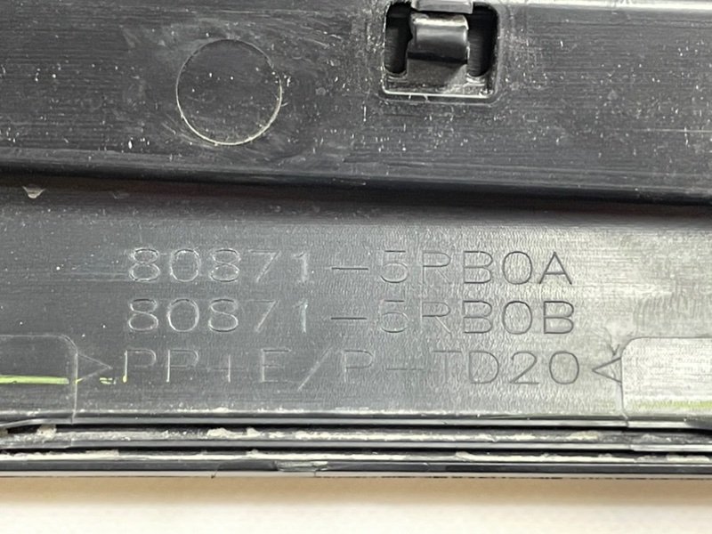 Молдинг двери передний левый Kicks 2022 1.6