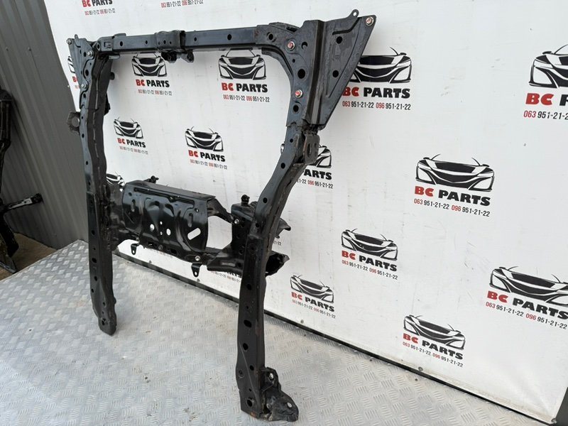 Подрамник передний Subaru Outback 2.5