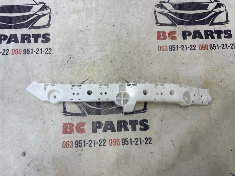 Запчасть крепление бампера заднее правое Nissan Kicks 2022 1.6 852205RB0A Б/У Крепление бампера заднее правое Nissan Kicks 2022 1.6 852205RB0A Б/У