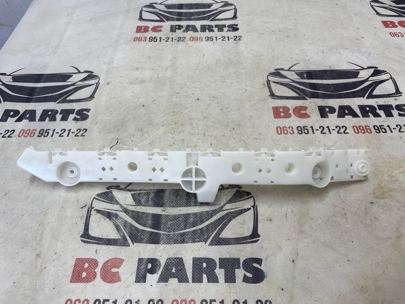 Крепление бампера заднее правое Kicks 2022 1.6 Крепление бампера заднее правое Kicks 2022 1.6