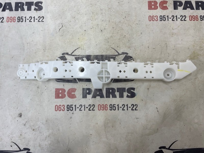 Запчасть крепление бампера заднее левое Nissan Kicks 2022 1.6 852205RB0A Б/У Крепление бампера заднее левое Nissan Kicks 2022 1.6 852205RB0A Б/У