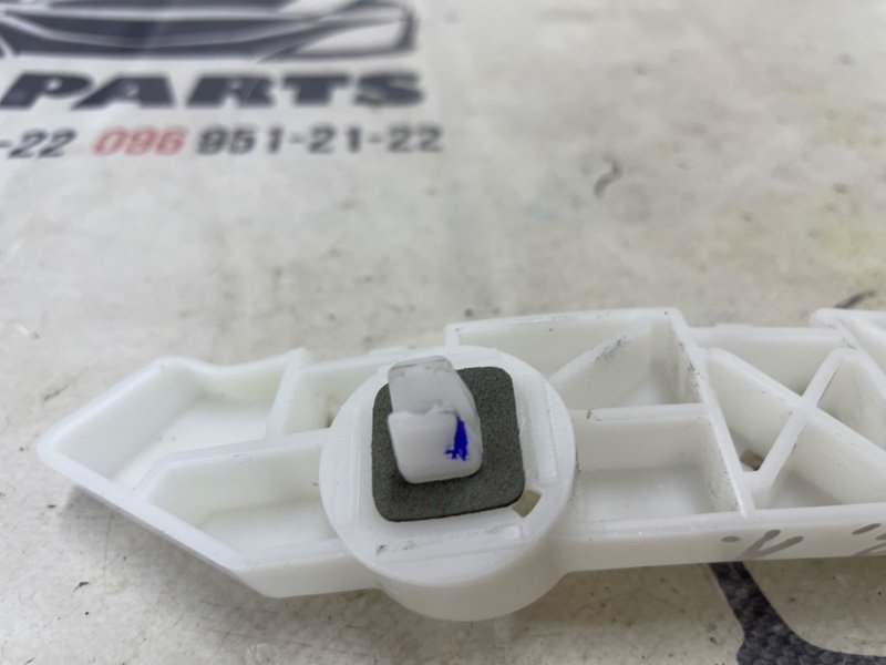 Крепление бампера заднее левое Kicks 2022 1.6 Крепление бампера заднее левое Kicks 2022 1.6