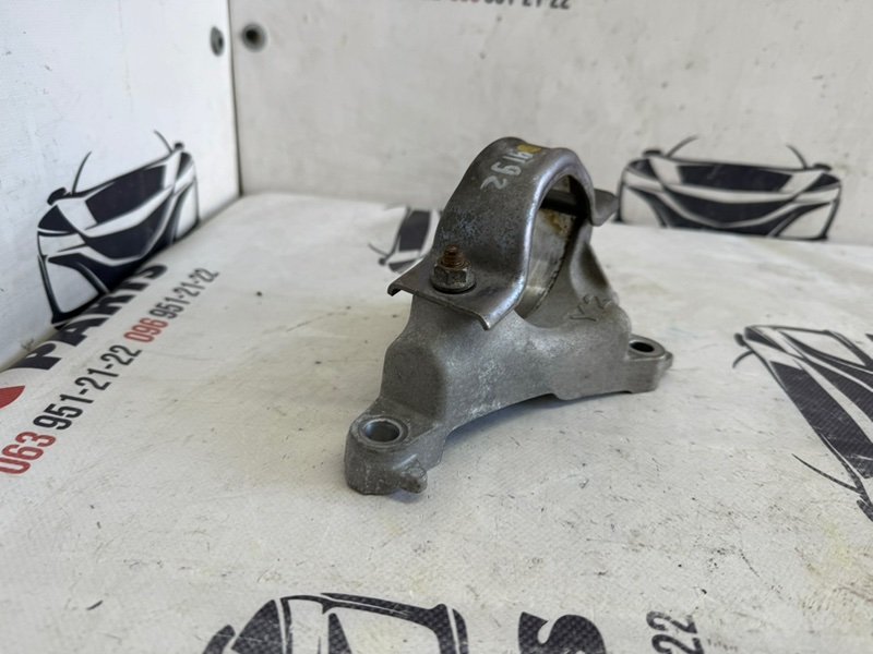 Кронштейн полуоси передний правый Mazda CX-5 2.5