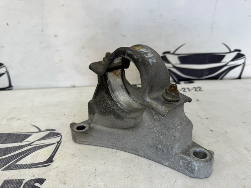 Кронштейн полуоси передний правый CX-5 2018 2.5