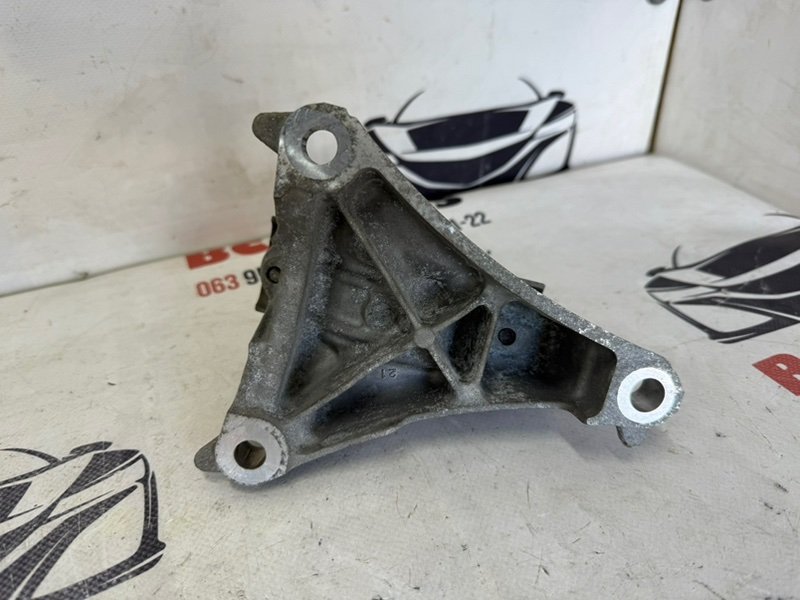 Кронштейн полуоси передний правый CX-5 2018 2.5