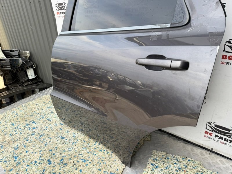 Дверь боковая задняя левая Dodge Durango 3.6