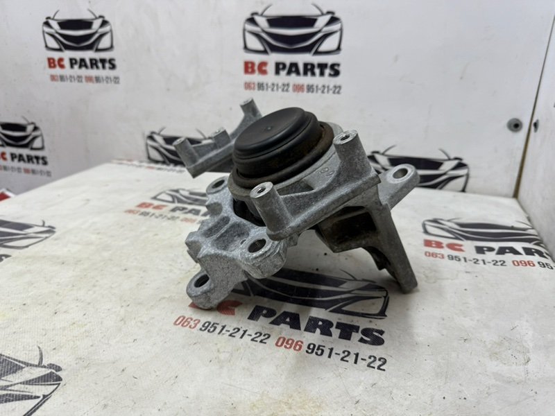 Подушка двигателя Nissan Rogue T33 2.5