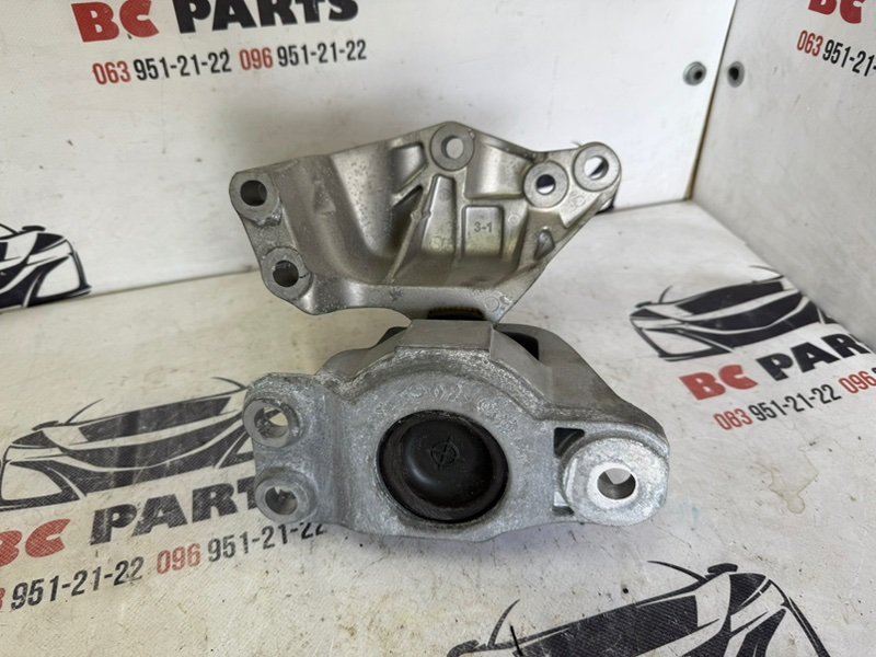 Подушка двигателя правая Nissan Rogue 2021 T33 2.5 11210-6RA0A Б/У