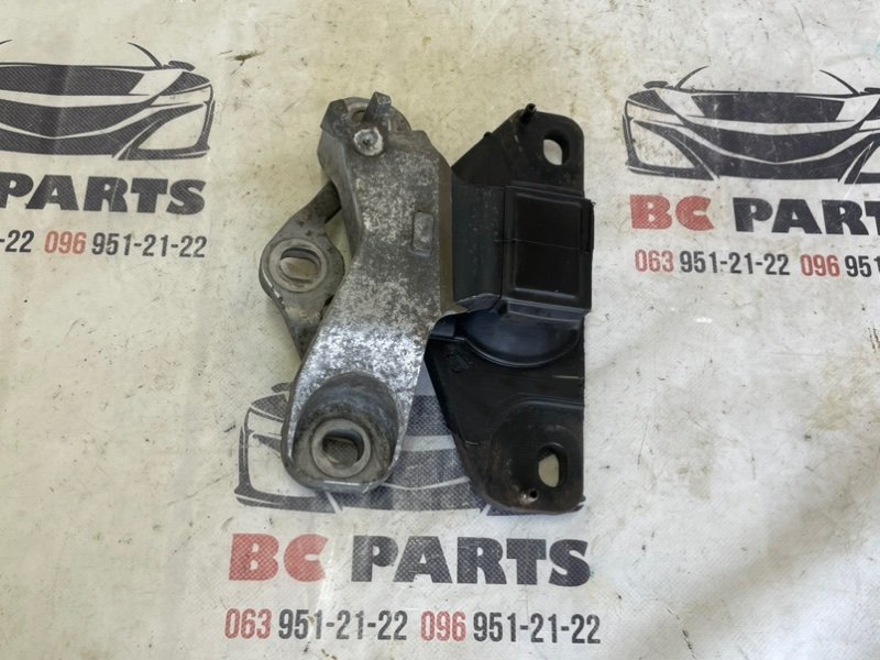 Подушка двигателя левая Mazda 3 2021 2.5 BDTV39070 Б/У