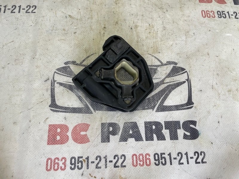 Подушка радиатора левая Bmw 3 2012-2018 F30 2.0 17118620732 Б/У
