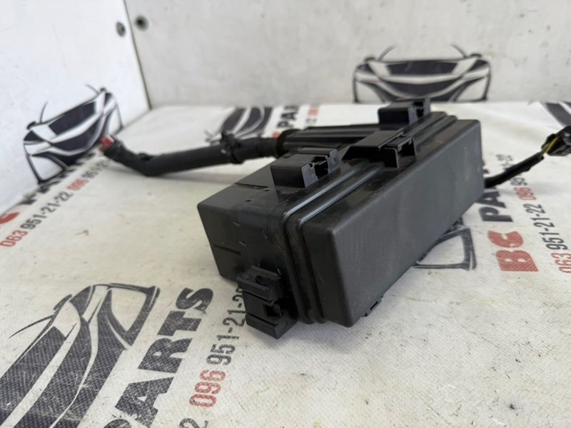 Блок предохранителей под капот левый Honda Pilot 3.5