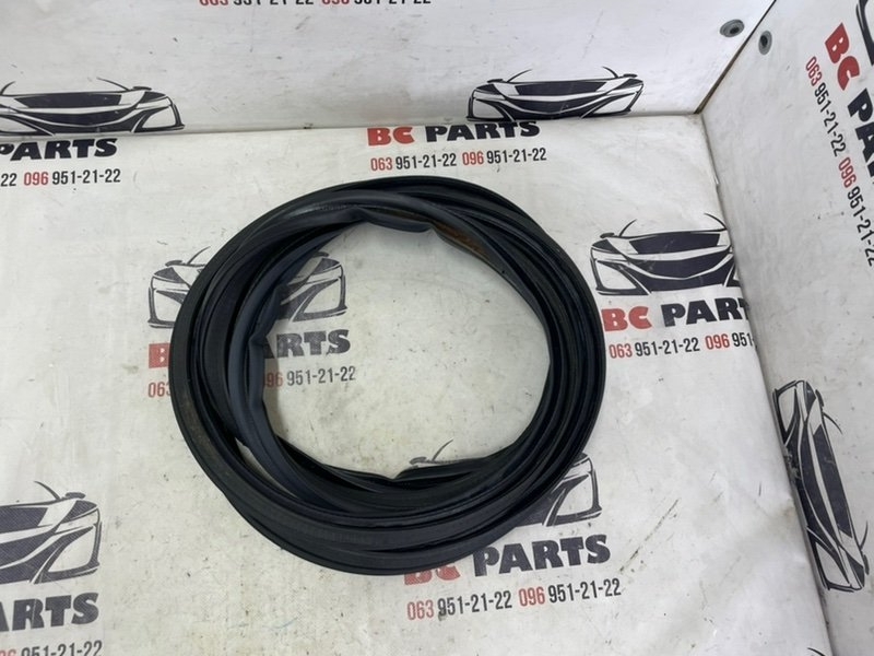 Уплотнительная резинка крышки багажника Nissan Rogue 2021 T33 2.5 908306RR0A Б/У