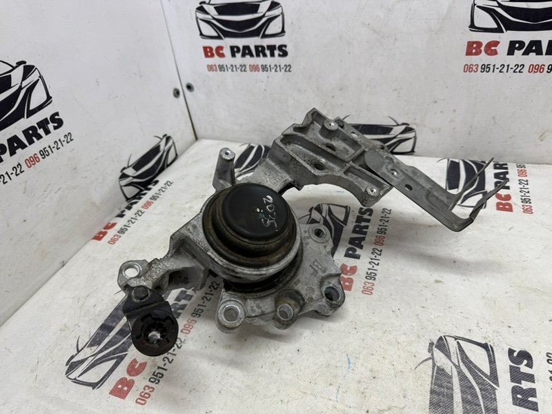 Подушка двигателя левая Nissan Rogue T32 QR25 2.5