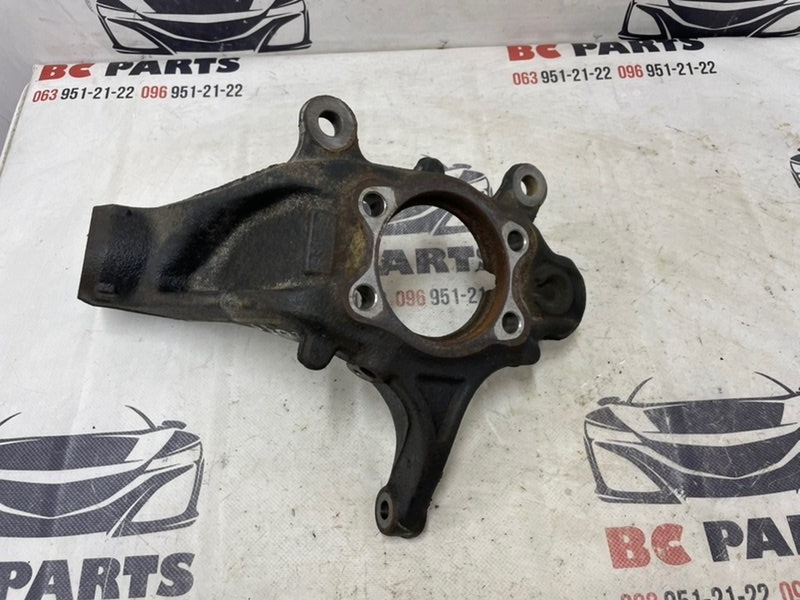 Цапфа передняя правая Nissan Rogue T32 QR25 2.5