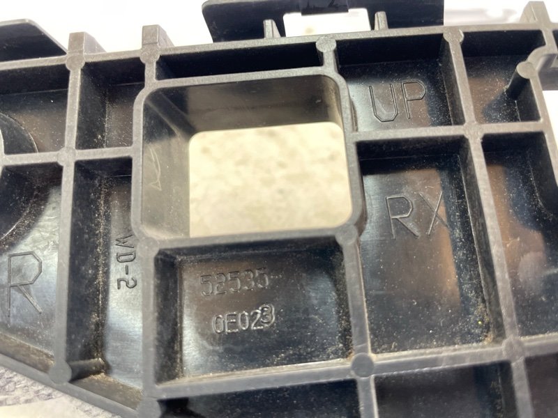 Направляющая бампера передняя правая RX 350 2012 3.5
