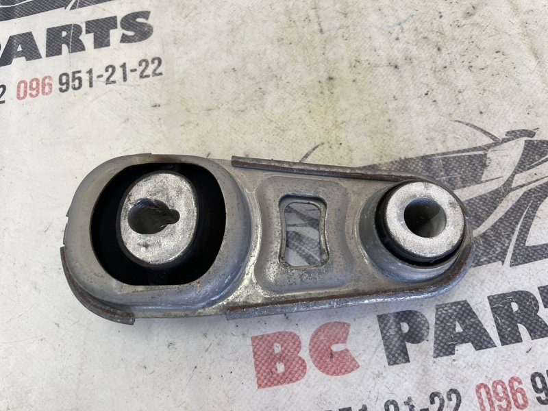 Подушка двигателя нижняя Rogue 2021 T33 2.5 Подушка двигателя нижняя Rogue 2021 T33 2.5