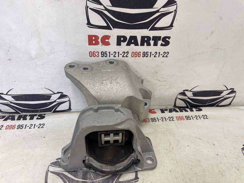 Подушка двигателя правая Nissan Rogue 2021 T33 2.5 11210-6RA0A Б/У