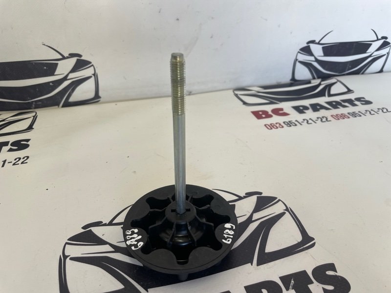 Болт крепления запасного колеса RX 350 2012 3.5