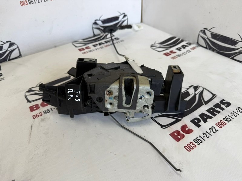 Замок боковой двери передний левый Ford Fusion 2012-2020 MK5 AE8A5421813cc Б/У