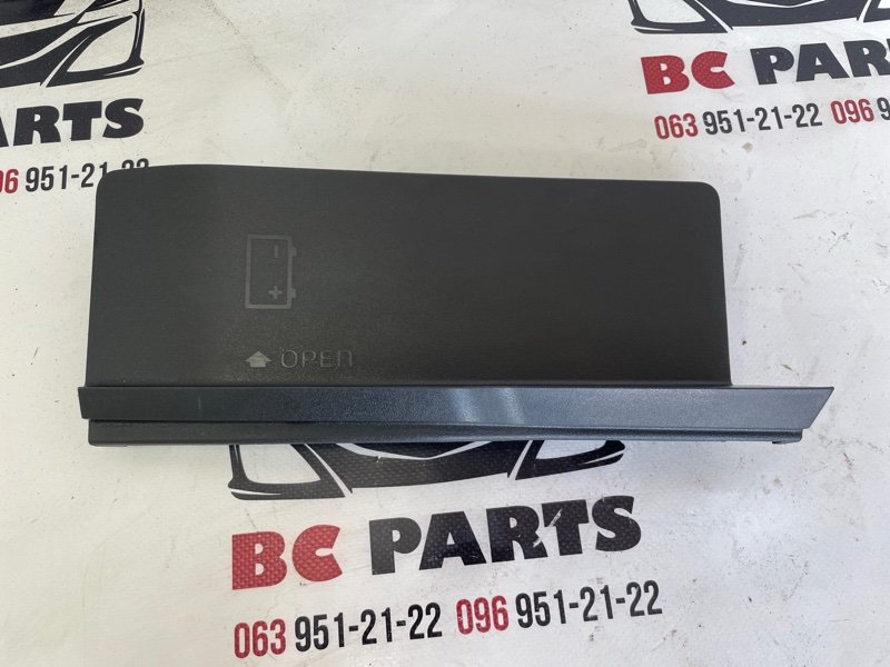 Накладка Kia EV6 2023 86770CV000 Б/У