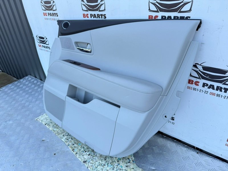 Обшивка боковой двери передняя правая Lexus RX 350 3.5