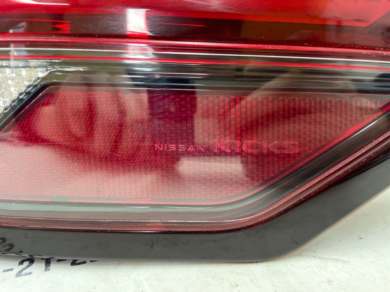 Фонарь наружный (в крыло) правый Kicks 2022 1.6 Фонарь наружный (в крыло) правый Kicks 2022 1.6