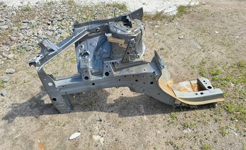 Часть кузова передний правый Rogue 2021 T33 2.5