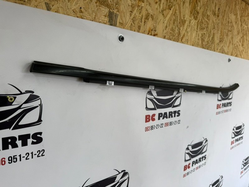 Молдинг стекла задний левый Kia EV6 Молдинг стекла задний левый Kia EV6