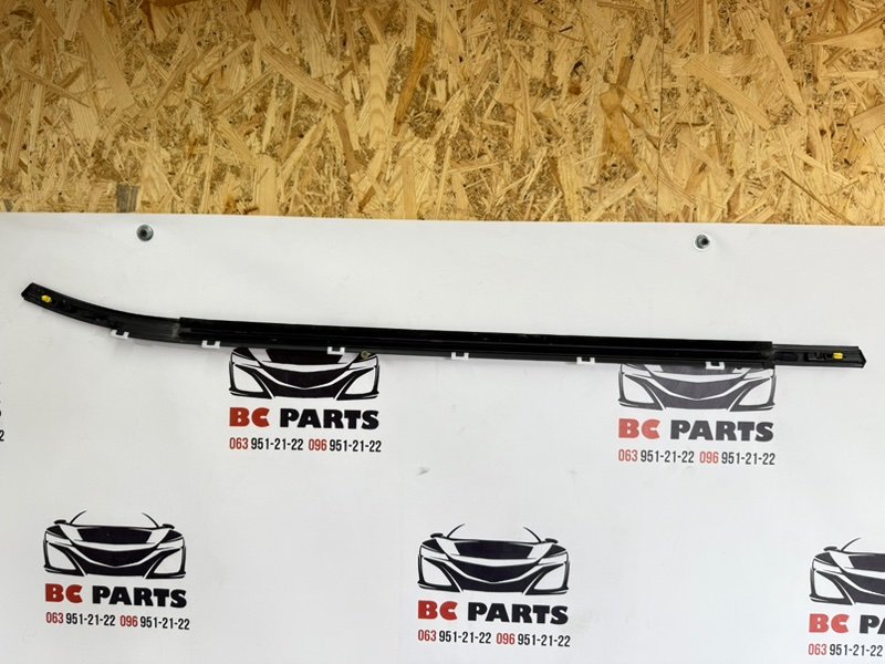 Молдинг стекла задний левый EV6 2023 Молдинг стекла задний левый EV6 2023