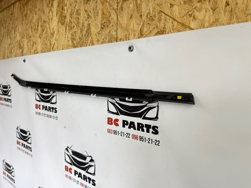 Молдинг стекла задний левый EV6 2023 Молдинг стекла задний левый EV6 2023