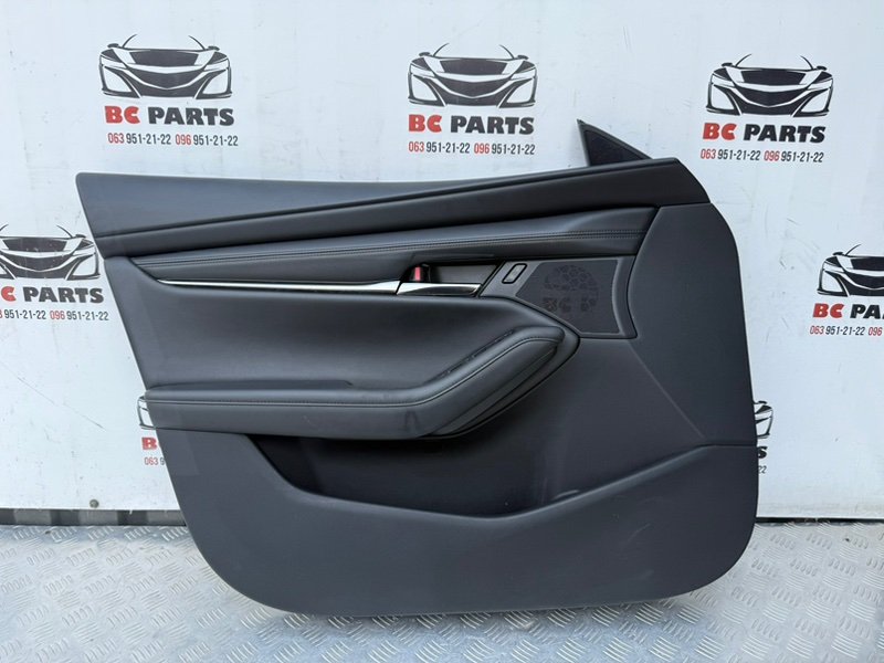 Обшивка боковой двери передняя левая Mazda 3 2021 2.5 BCJL68450J27 Б/У