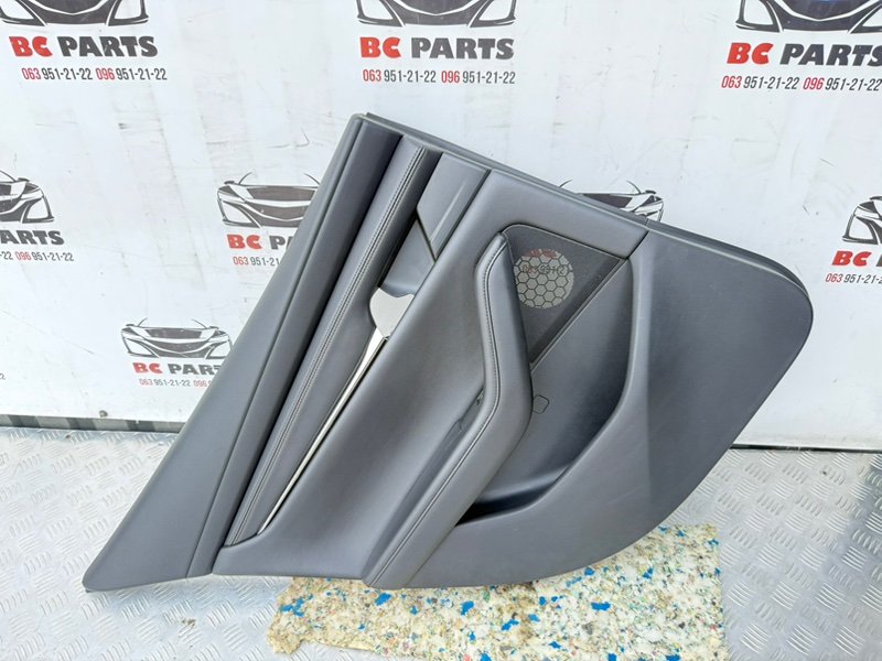 Обшивка боковой двери задняя левая Mazda 3 2021 2.5 BCJL68450J02 Б/У