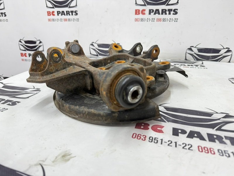 Цапфа задняя правая RX 350 2012 3.5