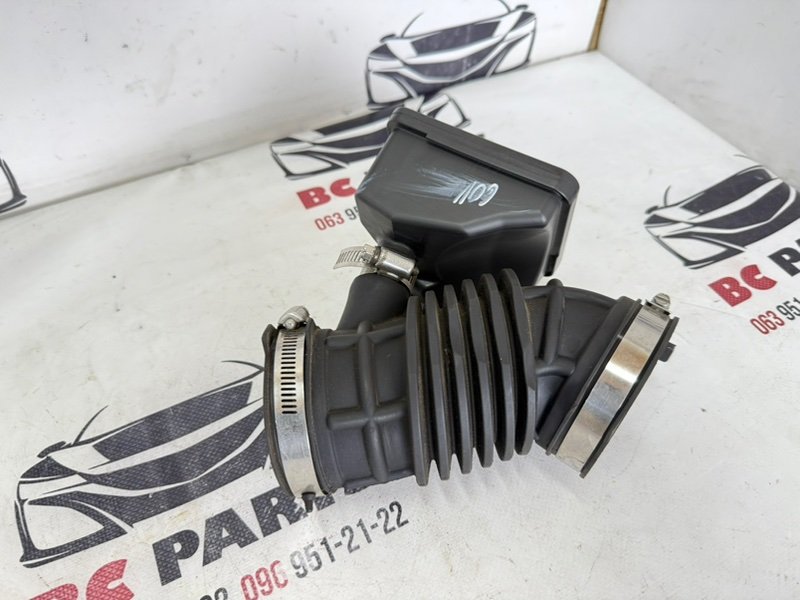 Патрубок воздушного фильтра Nissan Rogue 2021 T33 2.5 16576-6RA0A Б/У