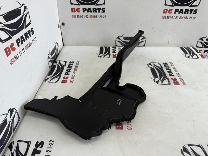 Дефлектор радиатора левый Rogue 2021 T33 2.5 Дефлектор радиатора левый Rogue 2021 T33 2.5