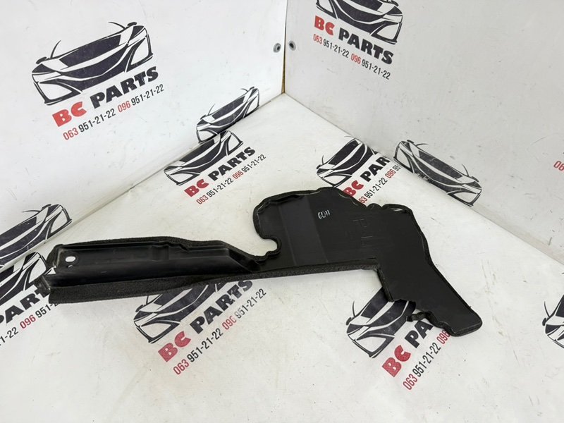 Дефлектор радиатора левый Rogue 2021 T33 2.5 Дефлектор радиатора левый Rogue 2021 T33 2.5