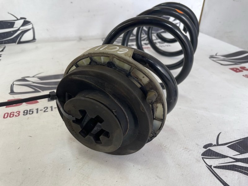 Пружина подвески задняя Nissan Rogue T33 2.5