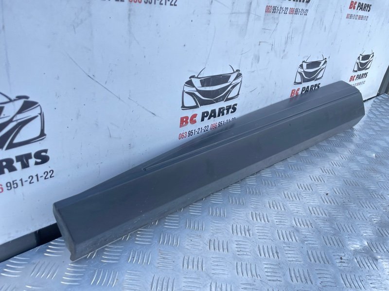 Накладка двери передняя левая Nissan Rogue T33 2.5 Накладка двери передняя левая Nissan Rogue T33 2.5