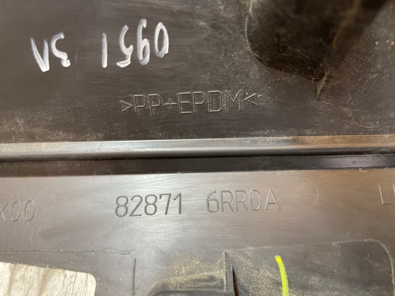 Накладка двери задняя левая Rogue 2021 T33 2.5