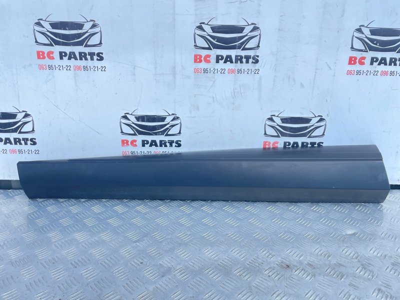 Накладка двери передняя левая Nissan Rogue 2021 T33 2.5 808716RA0A Б/У