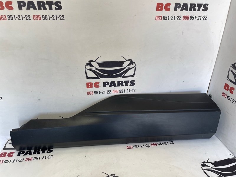 Накладка двери задняя правая Nissan Rogue 2021 T33 2.5 828706RA0A Б/У